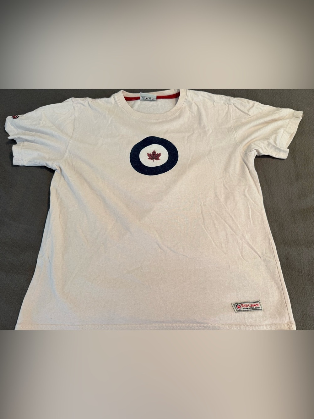 Red Canoe Canada National Heritage Maple Leaf tee shirt beige men’s 🇨🇦 🍁 Large